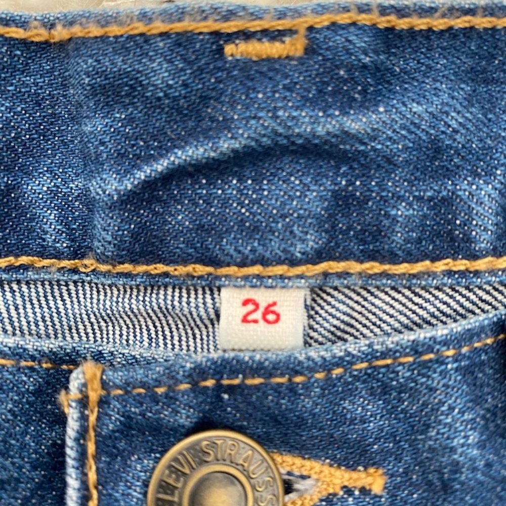 Levi's Button Fly Denim Short - Picture 2 of 6